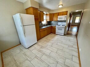 5735 S Meade Ave, Unit 2 in Chicago, IL - Foto de edificio - Building Photo