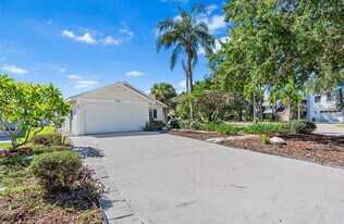 4448 Marine Pkwy in New Port Richey, FL - Building Photo