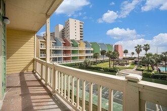 7820 Seawall Blvd, Unit 128 in Galveston, TX - Building Photo - Building Photo