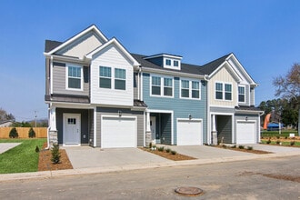 Artisan Living Mills River in Mills River, NC - Foto de edificio - Building Photo
