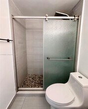 999 Brickell Bay Dr, Unit 709 in Miami, FL - Foto de edificio - Building Photo