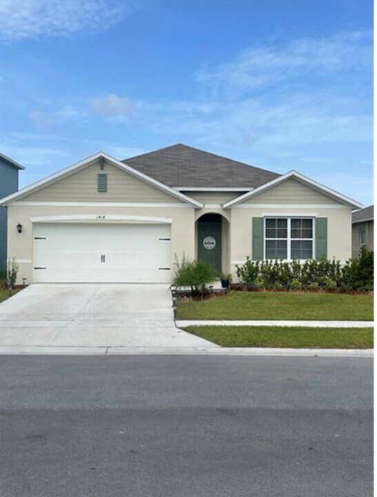 1414 Fox Squirrel Dr in Davenport, FL - Building Photo