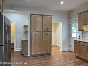 1064 Lincoln St in Dickson City, PA - Building Photo - Building Photo