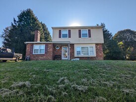 214 Jacqueline Dr in Boothwyn, PA - Building Photo