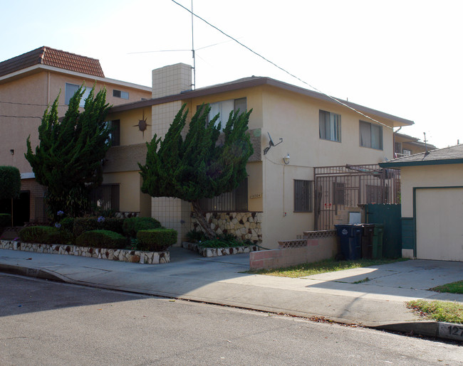 12704 Cedar Ave in Hawthorne, CA - Building Photo - Building Photo