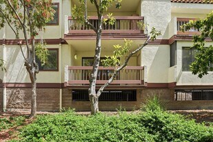 496 W Charleston Rd in Palo Alto, CA - Building Photo