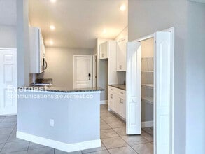 518 Bristol Cir in Poinciana, FL - Building Photo - Building Photo