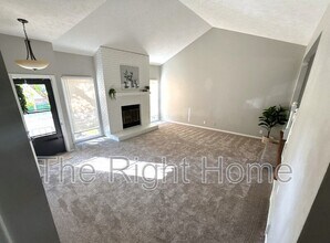 6323 N 112th Cir in Omaha, NE - Building Photo - Building Photo