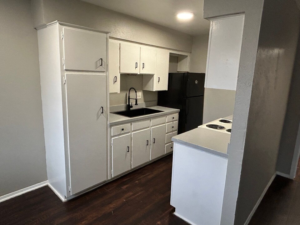 Oak Lawn Place: Corsicana, Leasing Specials! in Corsicana, TX - Foto de edificio