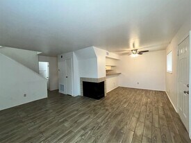 8038 Sands Point Dr in Houston, TX - Building Photo