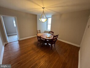 4728 Umbria St in Philadelphia, PA - Foto de edificio - Building Photo