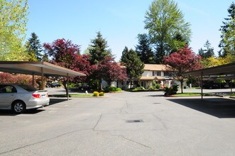 Kingswood Townhomes in Bothell, WA - Building Photo - Building Photo