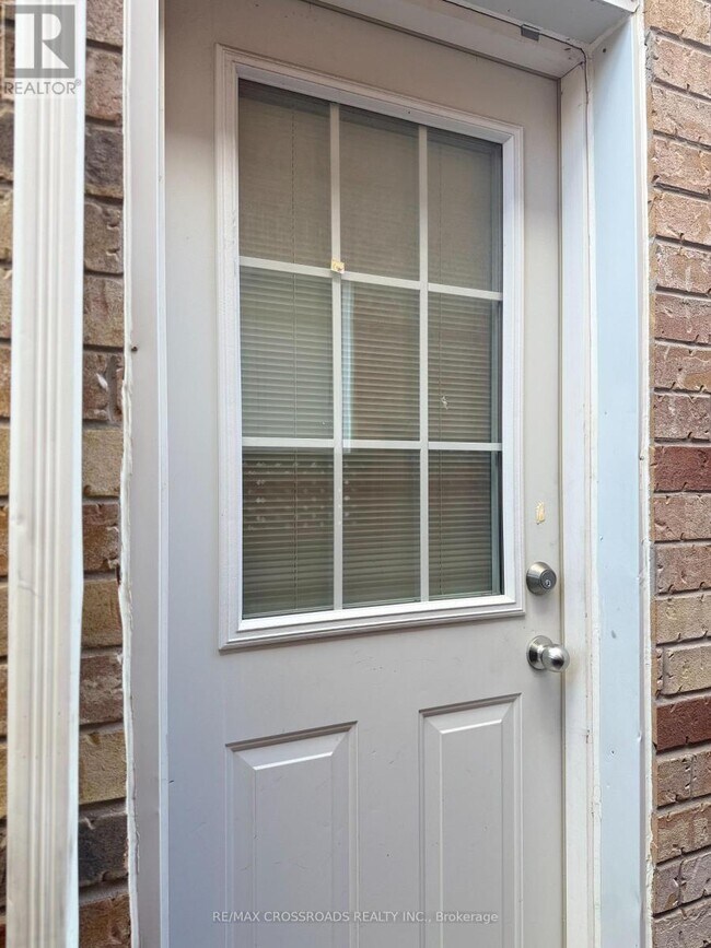 81 Trumpeter St in Toronto, ON - Building Photo - Building Photo