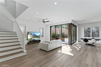 112 Vigna in Irvine, CA - Building Photo - Building Photo
