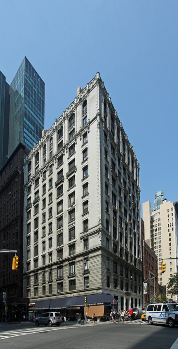 910 7th Ave in New York, NY - Building Photo