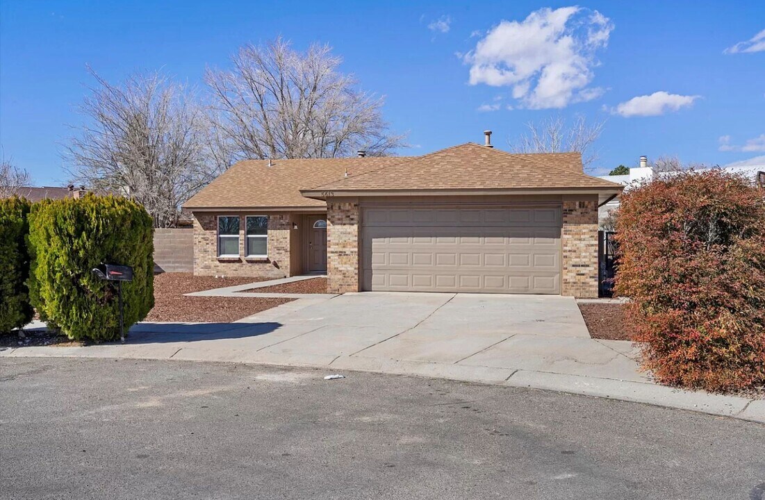 5613 Mosquero Ct NW in Albuquerque, NM - Building Photo