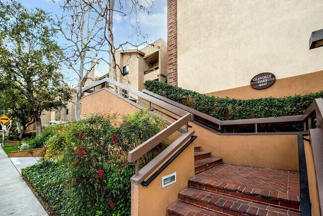 460 Oak St in Glendale, CA - Building Photo - Building Photo