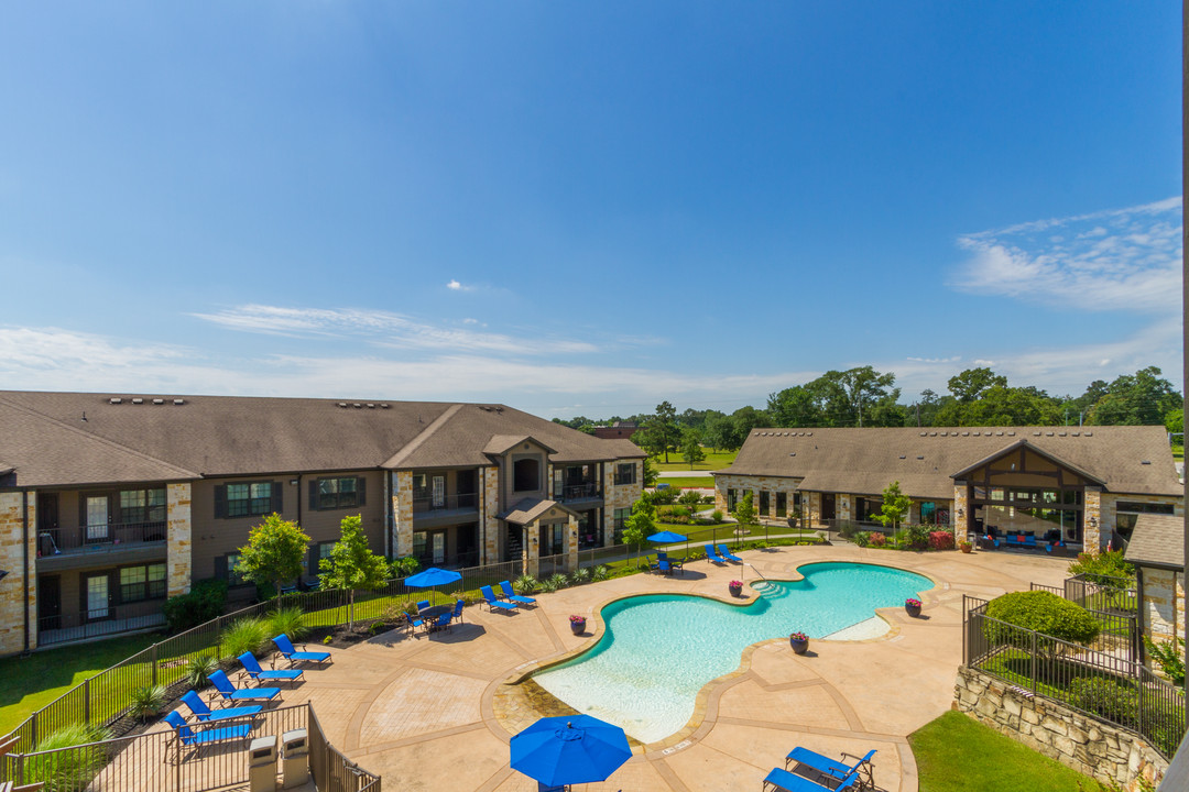 Town Creek Village Apartments in Montgomery, TX - Foto de edificio