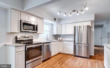 15812 Lazy Day Ln in Montclair, VA - Building Photo - Building Photo
