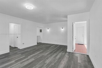 7619 Abbott Ave-Unit -5 in Miami Beach, FL - Building Photo - Building Photo