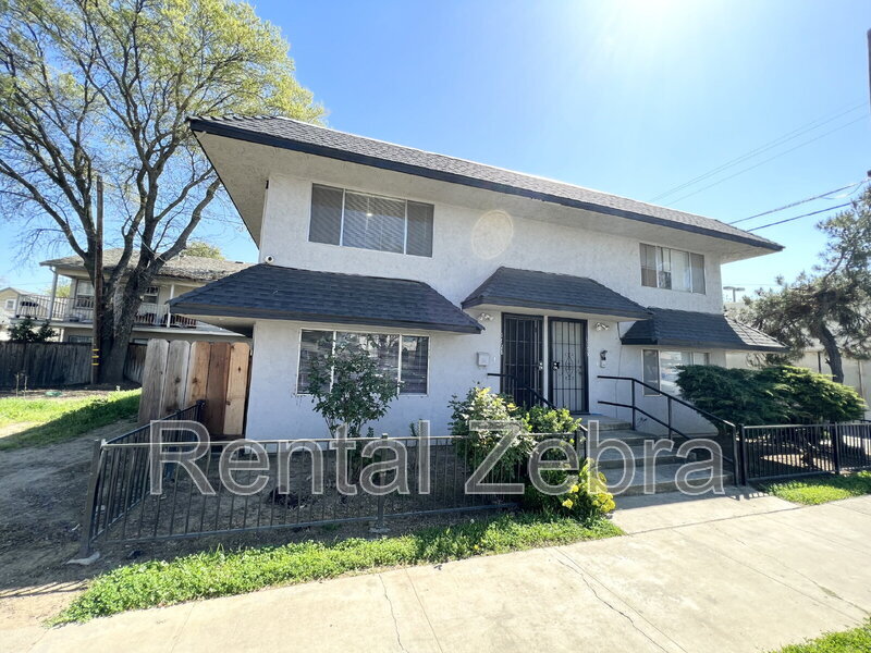 1728 I St in Merced, CA - Building Photo