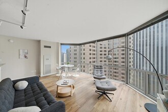222 N Columbus Dr, Unit 2510 in Chicago, IL - Building Photo - Building Photo