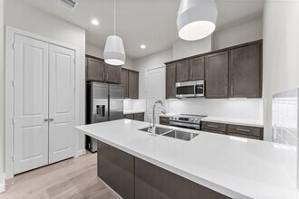 5905 Haring Ln in Houston, TX - Building Photo - Building Photo