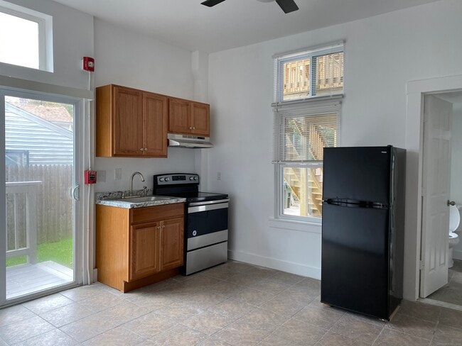26 Prospect St in New London, CT - Foto de edificio - Building Photo