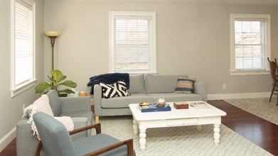 123 Main St in Flemington, NJ - Foto de edificio - Building Photo