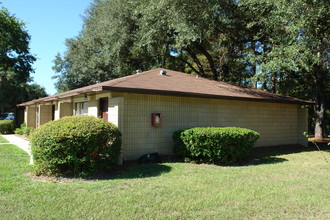 Pinewood Apartments II in Gainesville, FL - Building Photo - Building Photo