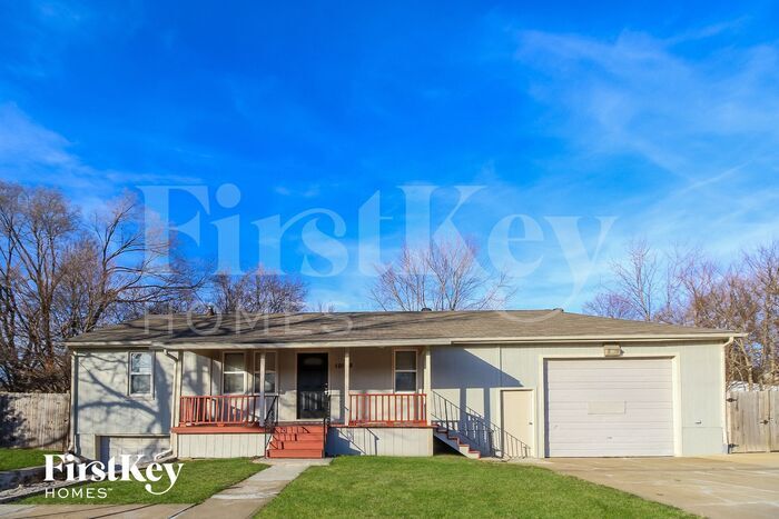 10108 W 51st St in Shawnee, KS - Building Photo