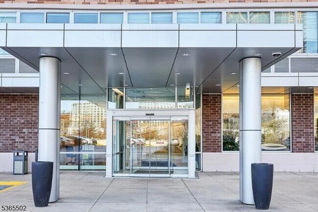 1611 Hudson Park in Edgewater, NJ - Building Photo - Building Photo