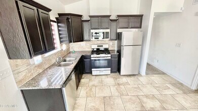 14372 Chris Zingo Ln in Horizon City, TX - Building Photo - Building Photo