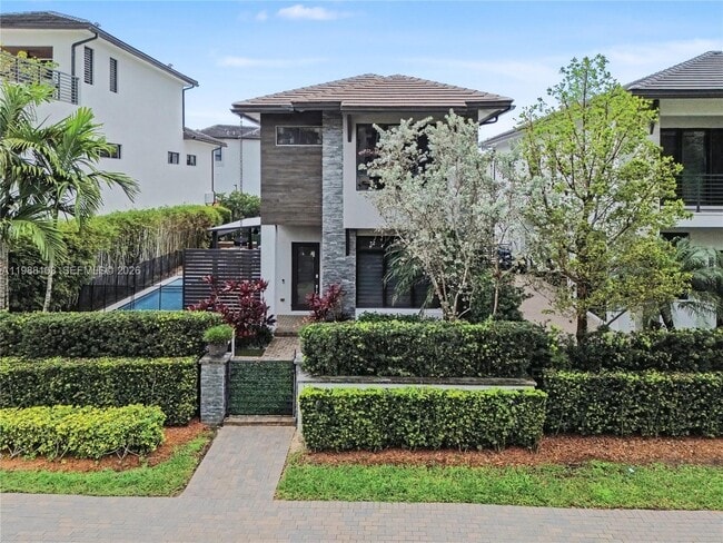 8222 NW 51st Terrace in Doral, FL - Building Photo - Building Photo