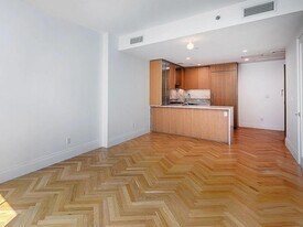 300 W 122nd St in New York, NY - Building Photo