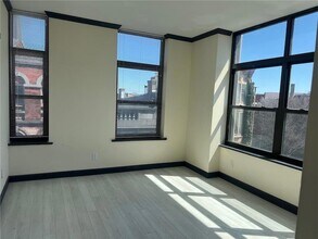 26 North St, Unit 4B in Middletown, NY - Building Photo - Building Photo