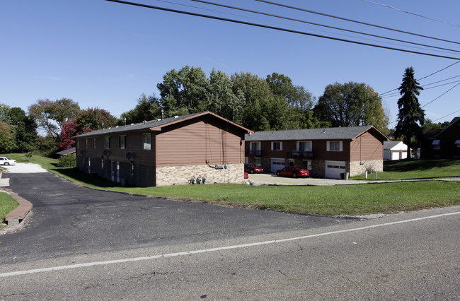 127-139 Swartz Rd in Akron, OH - Foto de edificio - Building Photo