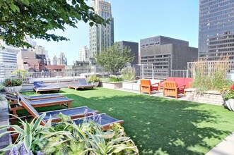 20 N State St, Unit 1006 in Chicago, IL - Foto de edificio - Building Photo