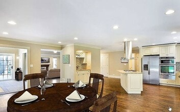 29 Seneca Ave E in Hawthorn Woods, IL - Building Photo - Building Photo