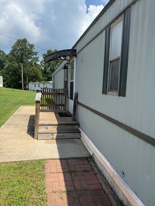 101 Vicki Dr in Madison Heights, VA - Building Photo