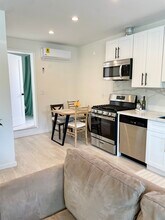 19934 Saticoy St in Winnetka, CA - Building Photo - Building Photo