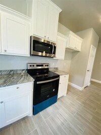 506 Robinson St photo'