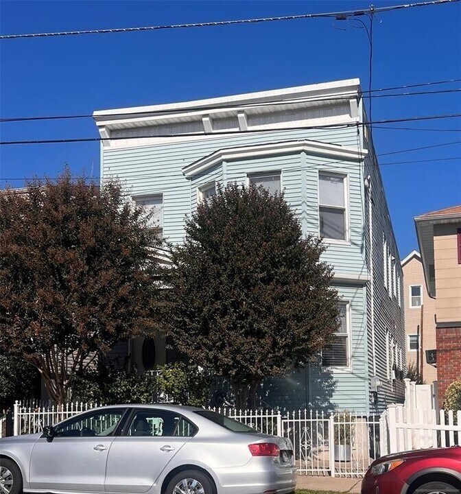 37 Wilson Ave in Kearny, NJ - Building Photo