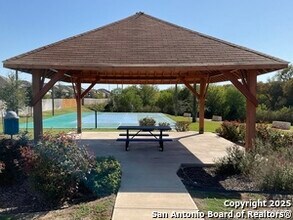 4446 Glades Wy in San Antonio, TX - Building Photo - Building Photo