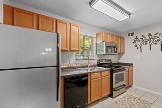 507 NW 39th Rd in Gainesville, FL - Foto de edificio - Building Photo