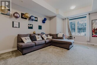 98 Lomond Ln in Kitchener, ON - Building Photo - Building Photo