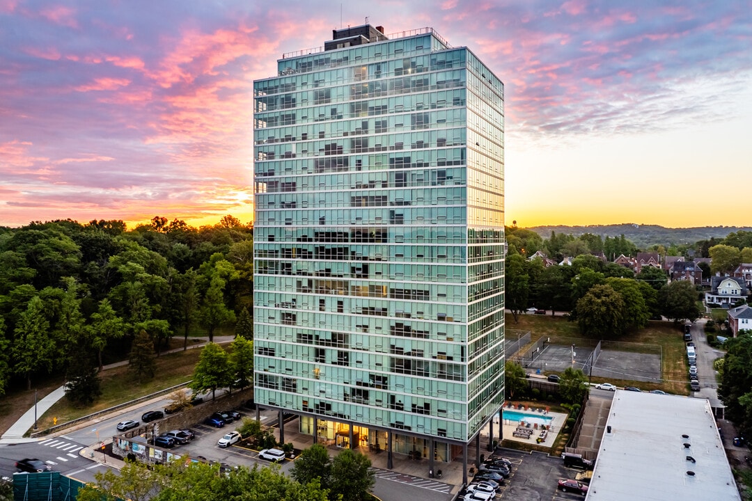 Highland House Tower by Albion in Pittsburgh, PA - Foto de edificio