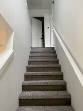 13838 SE Knight St-Unit -Unit A in Portland, OR - Building Photo - Building Photo