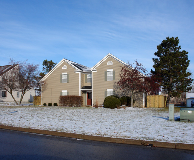 7468 Huntington Dr in Canfield, OH - Building Photo - Building Photo