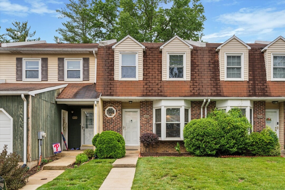 1105 Denise Cir in Phoenixville, PA - Foto de edificio